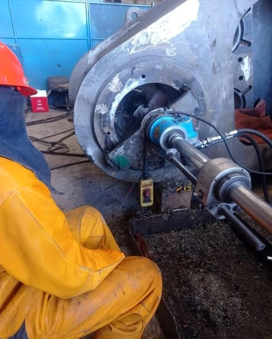 Personal técnico industrial preparado para iniciar labores