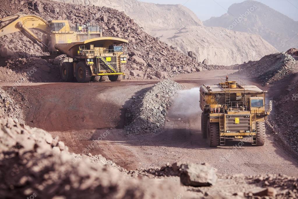 Tolva de mineral industrial de gran tamaño