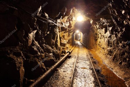 Equipos industriales y mineros en operación