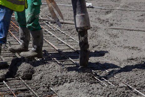Fundación de hormigón armado para equipo industrial