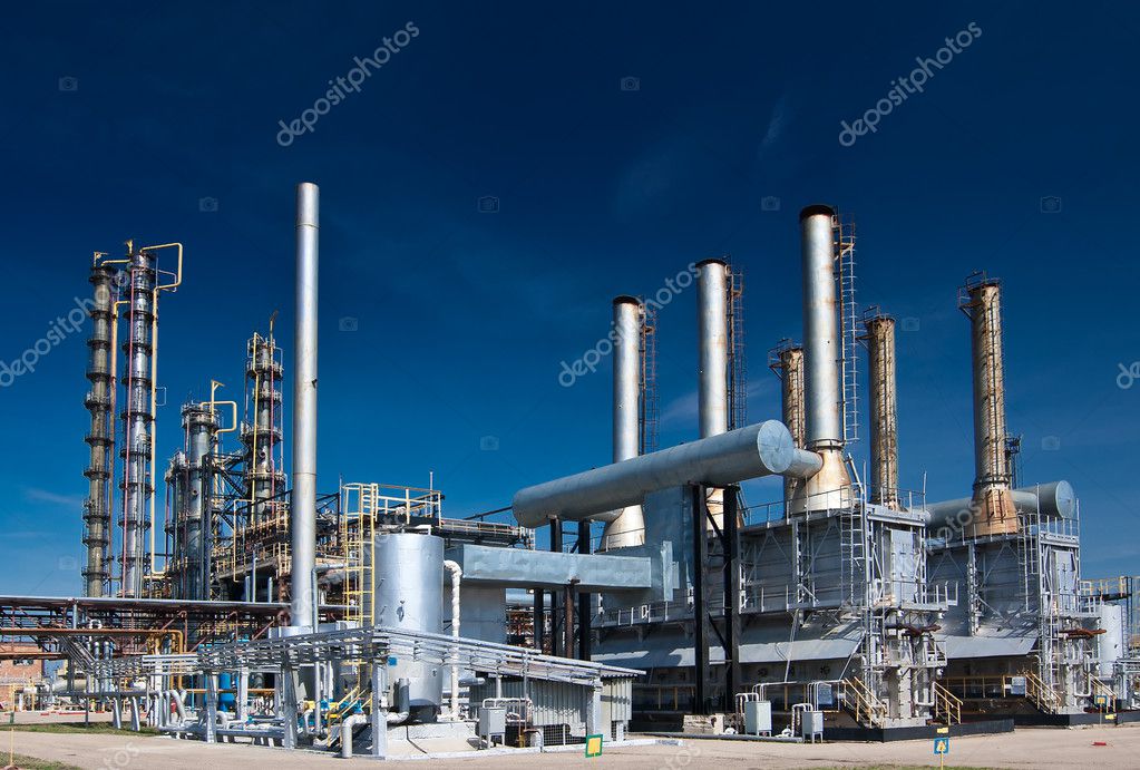 Planta industrial con estructuras metálicas